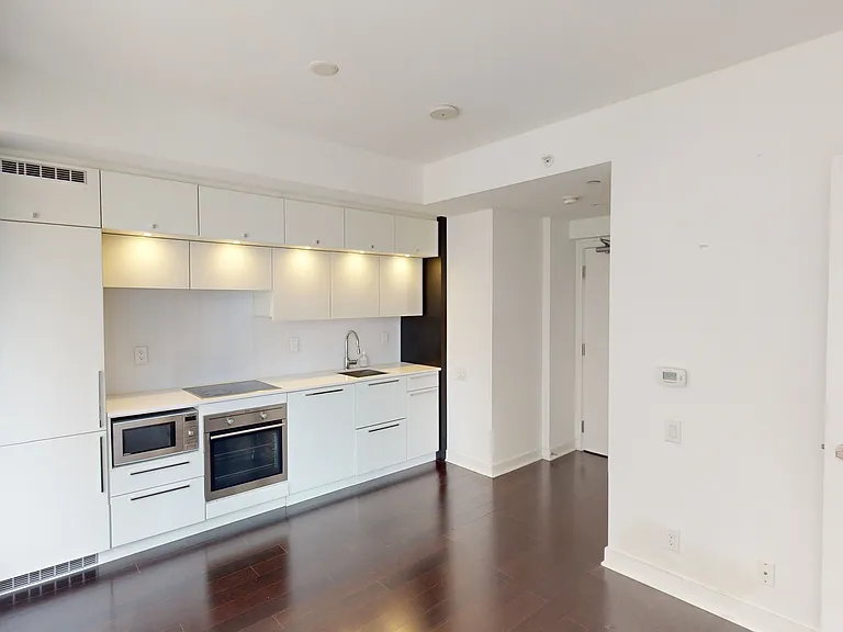 15 Grenville St #1204 — Photo 4