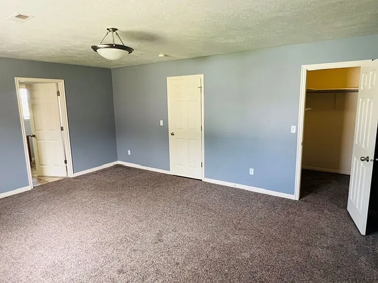 706 S 1690 W — Photo 20