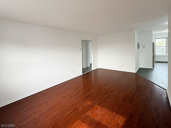 4th image of 19 Van Rensselear St APT 8