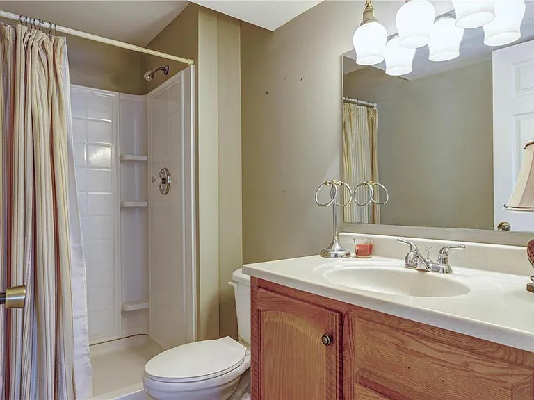 310 Royallsprings Pkwy — Photo 17