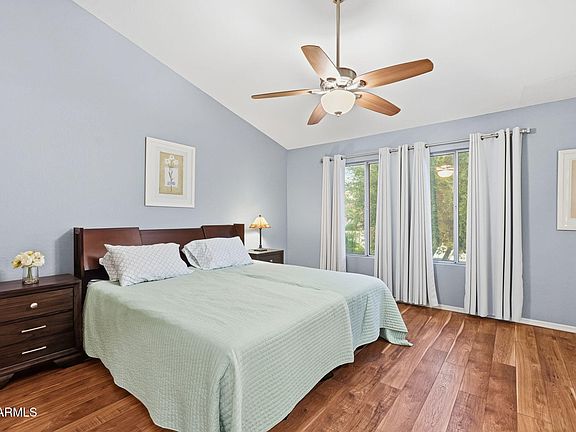 3rd image of 821 N ALBERT Drive