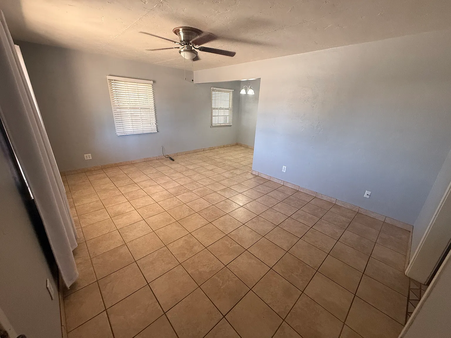 3 bed, 950 sqft, $1,400 — Photo 3