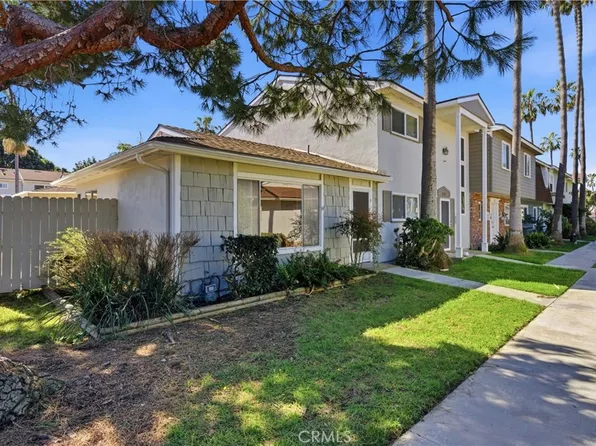 8225 Foxhall Dr, Huntington Beach, CA 92646