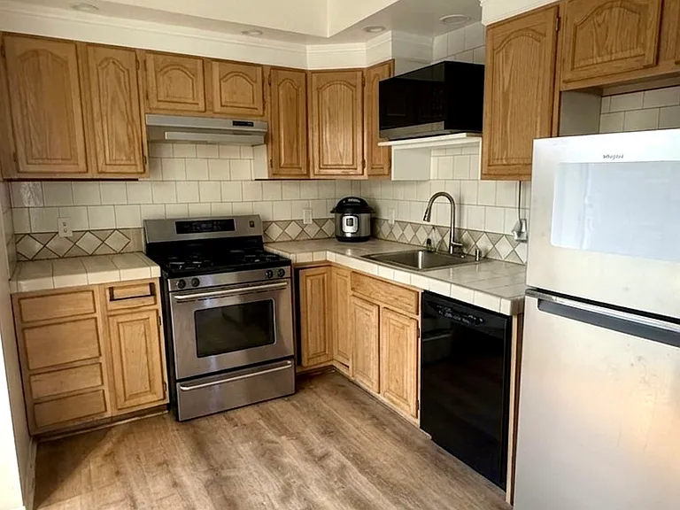 2912 Park Center Dr — Photo 7