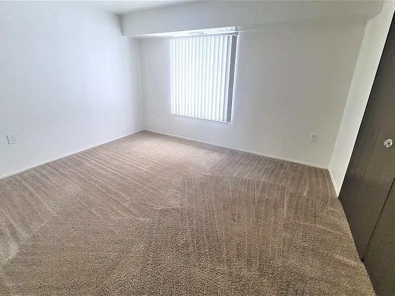 Windsor Place Apartments — Photo 102