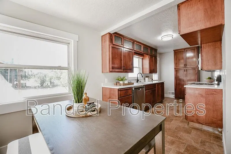 4 bed, 2.0 bath, 1500 sqft, $1,995 — Photo 3