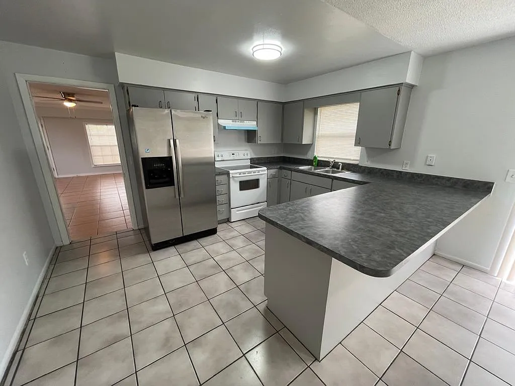2801 Avenue U NW — Photo 4