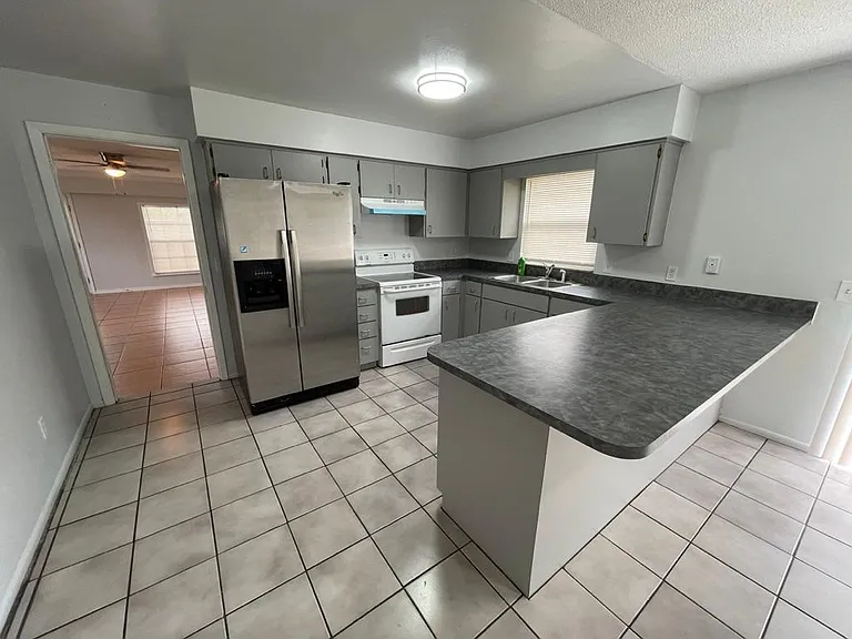 2801 Avenue U NW — Photo 4