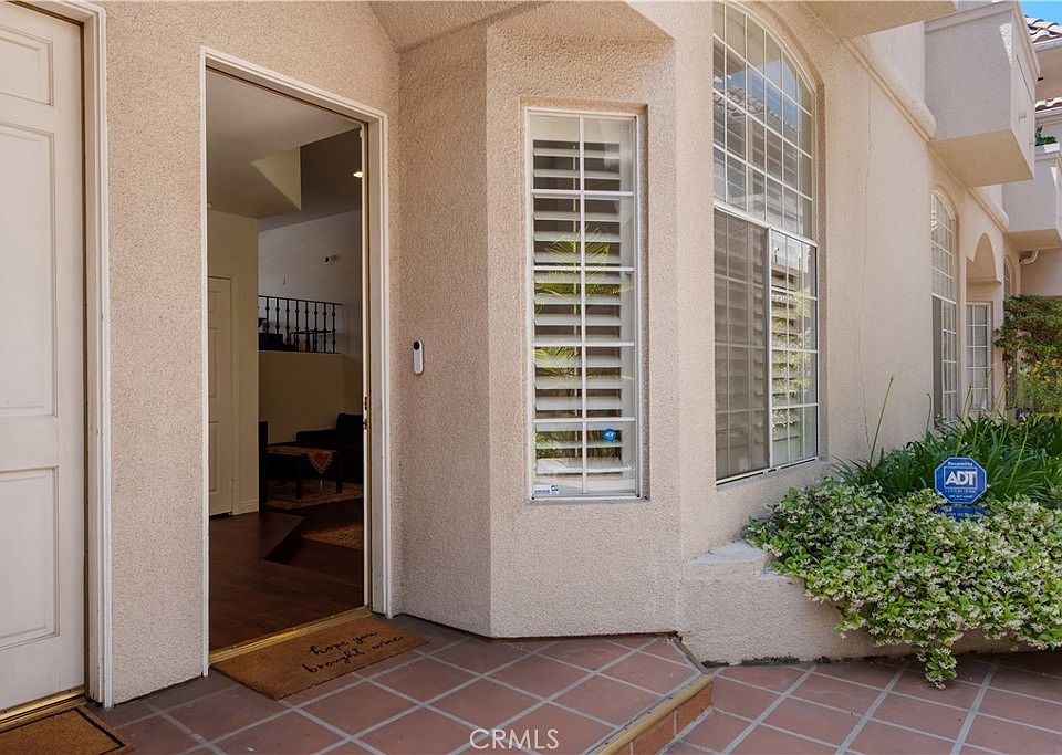 1st image of 813 N Martel Ave #2