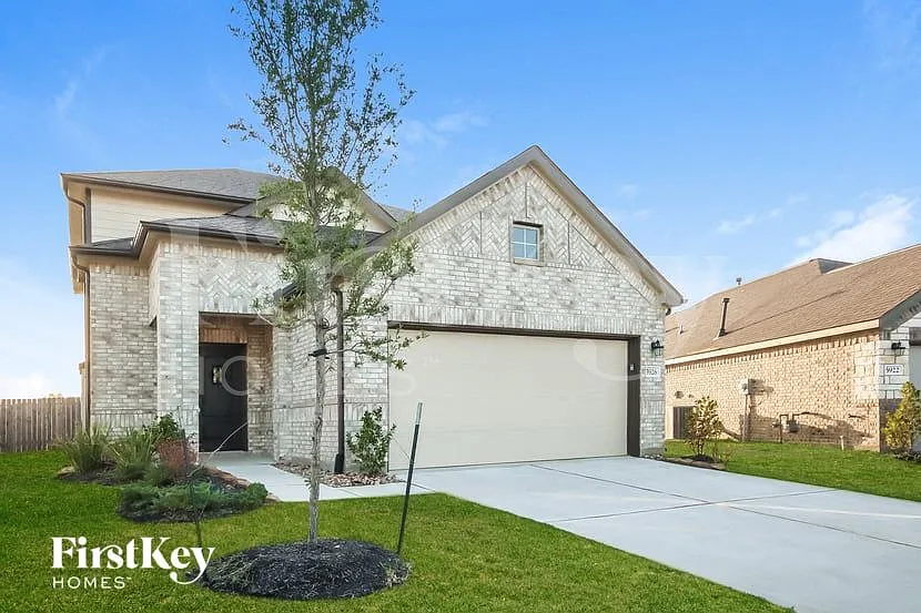 4 bed, 2.5 bath, 2220 sqft, $2,485 — Photo 2