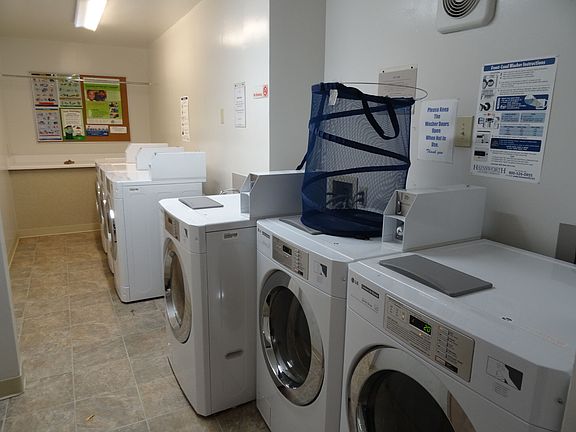 5th image of 1816 Bellevue Ave APT 404