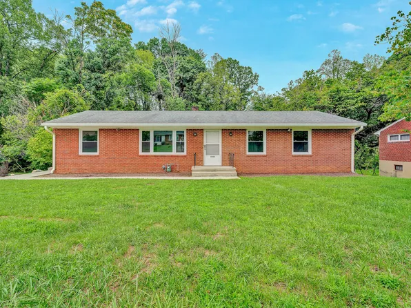 4548 Cresthill Dr, Roanoke, VA 24018