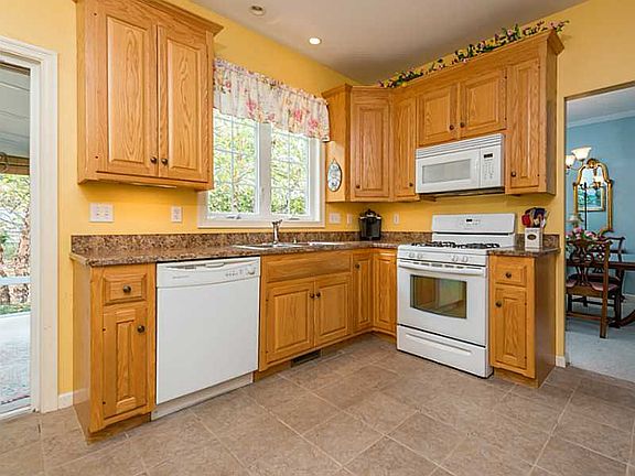 5th image of 170 Providence Pike Unit 1