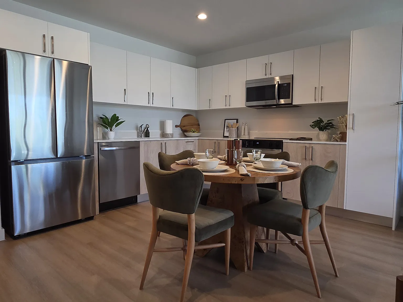 2 bed, 1081 sqft, $2,999 — Photo 4