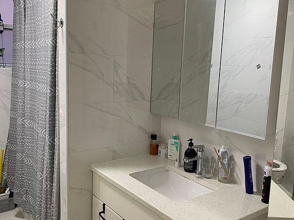 5th image of 40 Bay 37th St APT 1