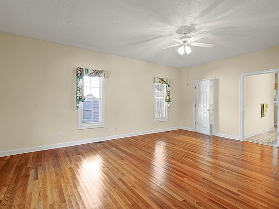 5th image of 7308 Oyster Dr
