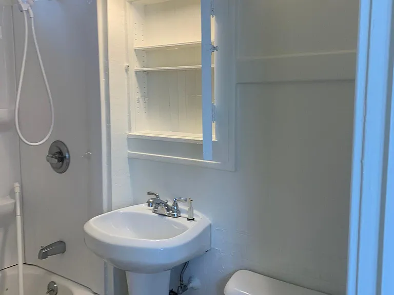 308 W Scott St — Photo 25