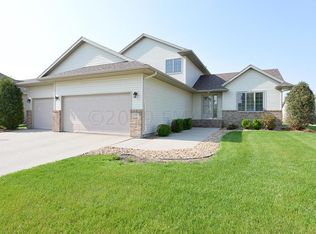 225 Edgewater Dr, West Fargo, ND 58078