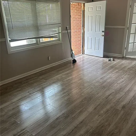 2418 Adger Rd — Photo 2