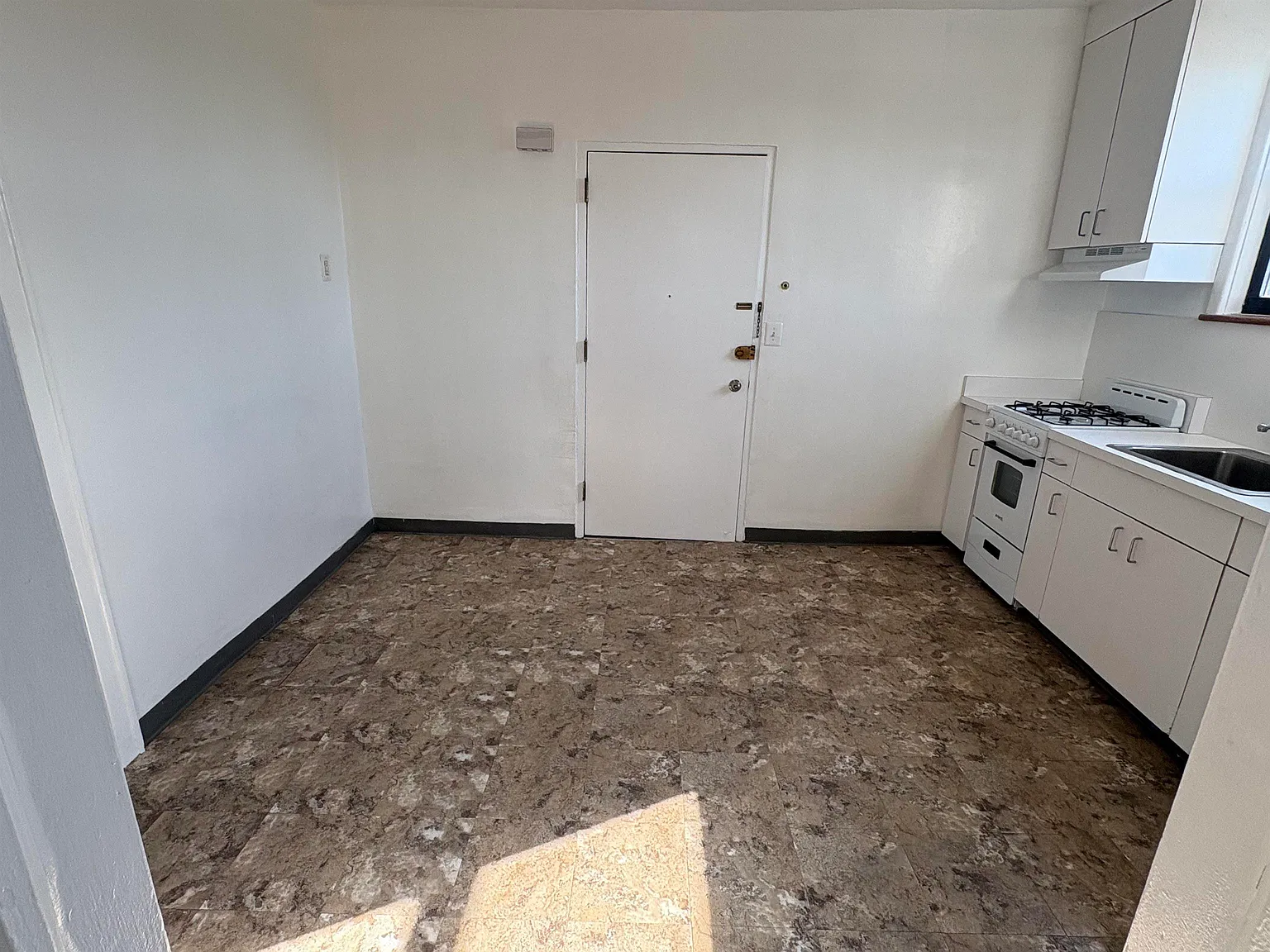 1 bed, 1.0 bath, $1,700 — Photo 4