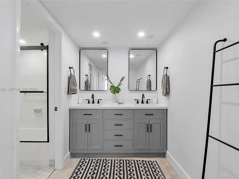 6039 Collins Ave #934 — Photo 14