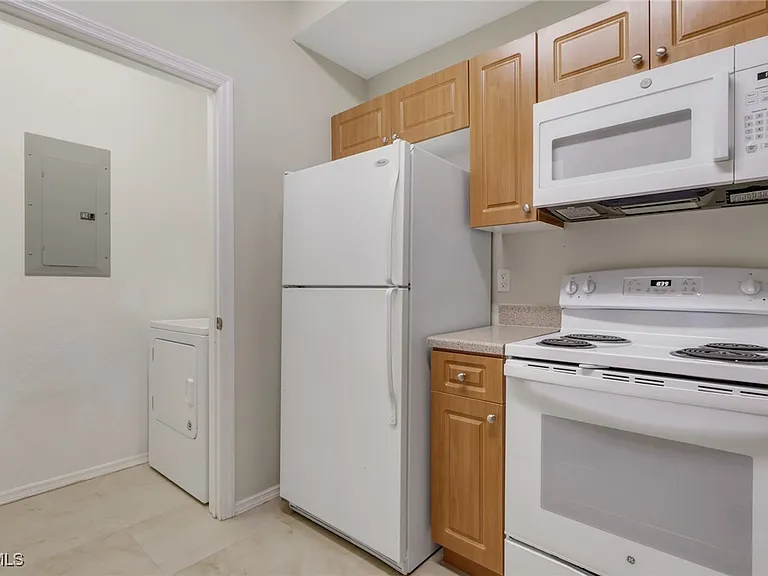 9025 Colby Dr #2111 — Photo 4