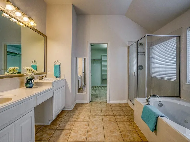 4405 Meadow Knoll Ln — Photo 10
