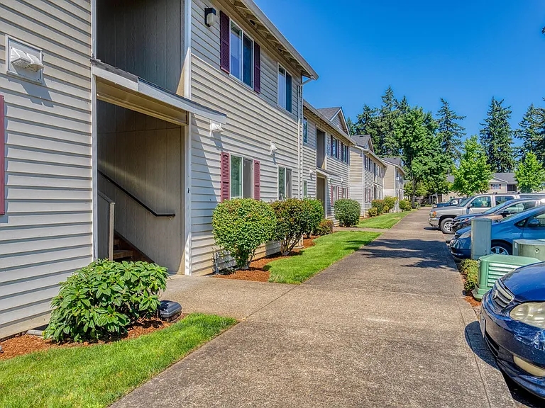 Windsor Manor Apartments — Photo 12
