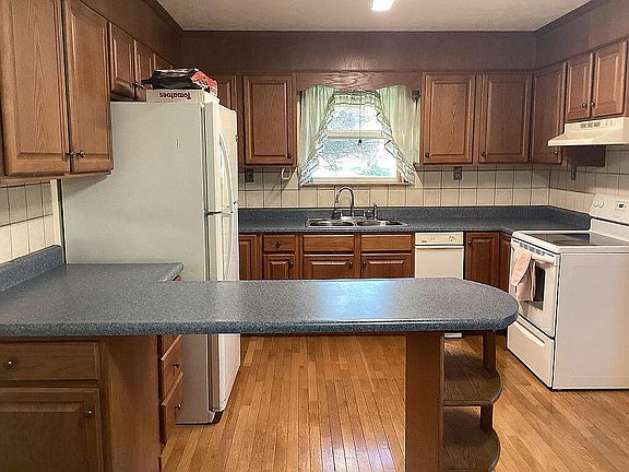 2nd image of 959 Erbacon Rd