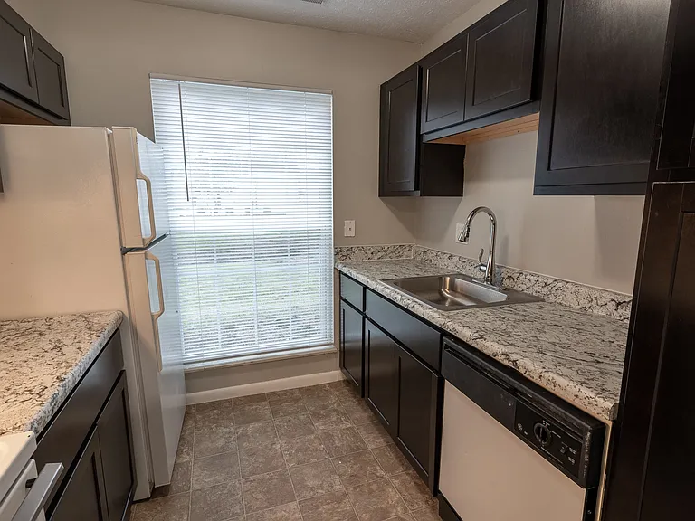Camelot East Apartments — Photo 50