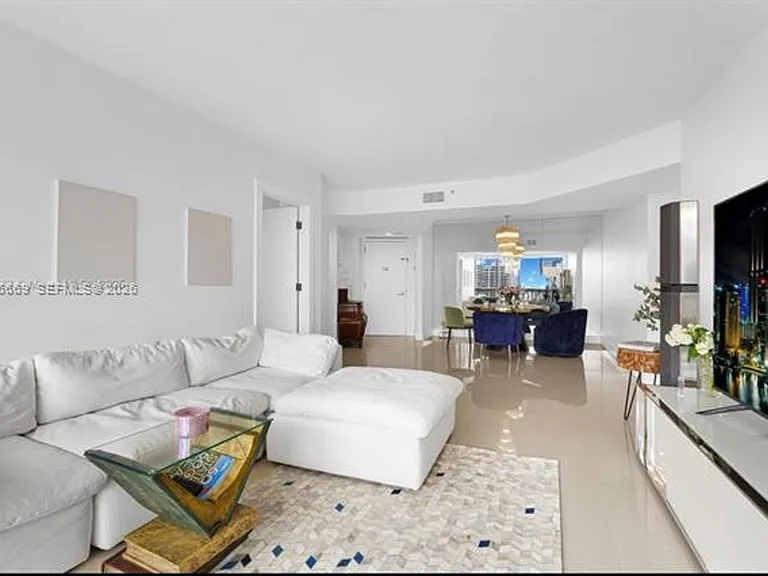 1000 W Island Blvd #2508 — Photo 2