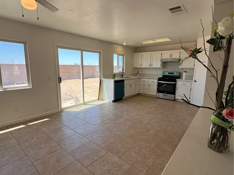 14914 Binford Ave — Photo 4