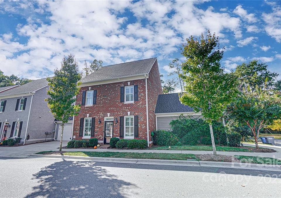 1st image of 592 Summerfield Pl