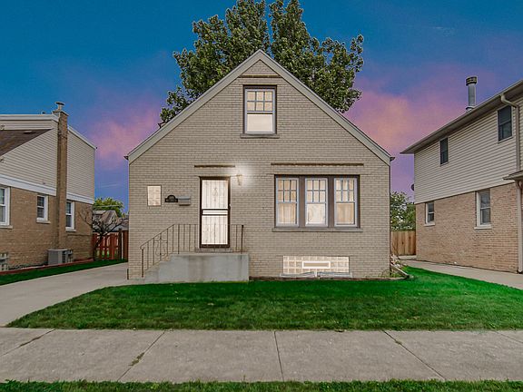 3rd image of 3915 W 104th St