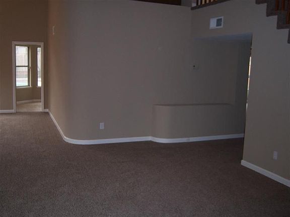 4th image of 1580 Foxwood Dr
