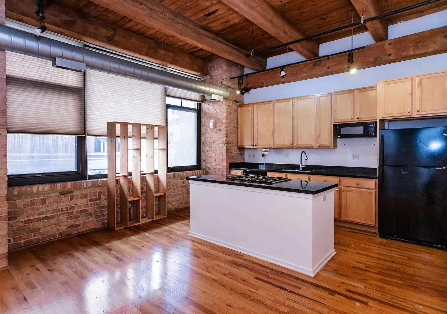 2 bed, 1015 sqft, $2,350 — Photo 3