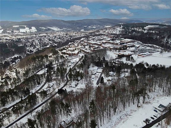 5th image of 18 Carson Rd