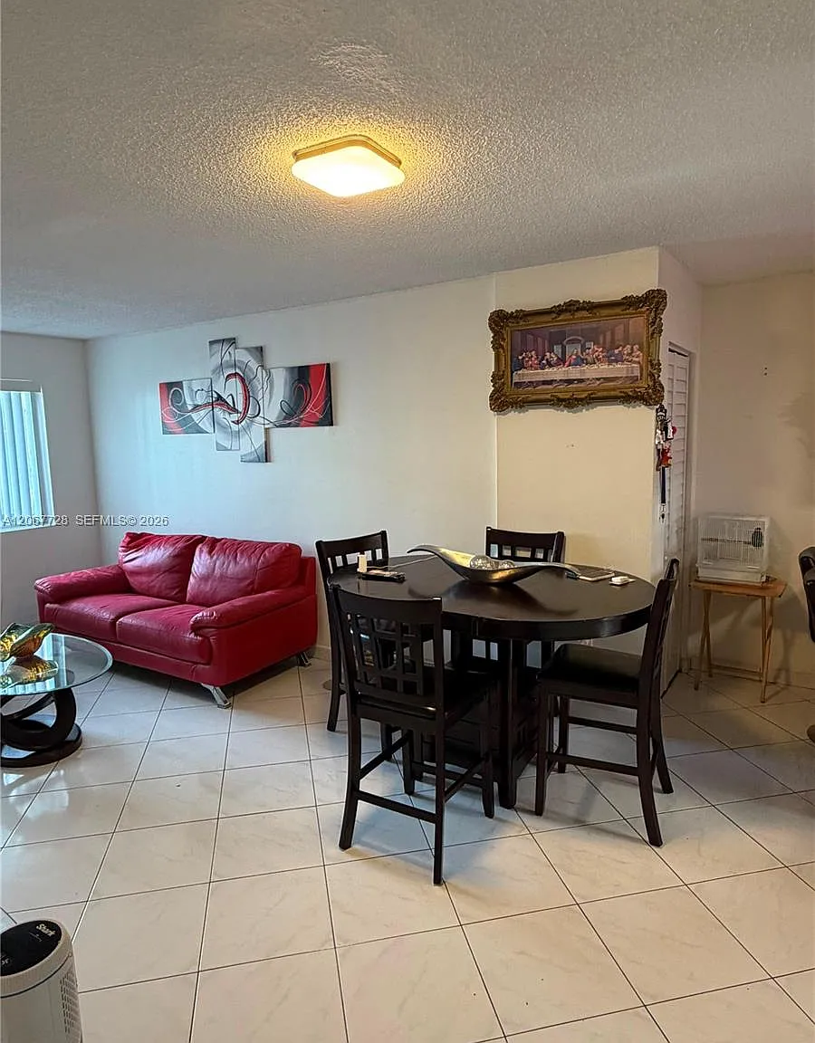 Images Of Kendall Condo — Photo 4