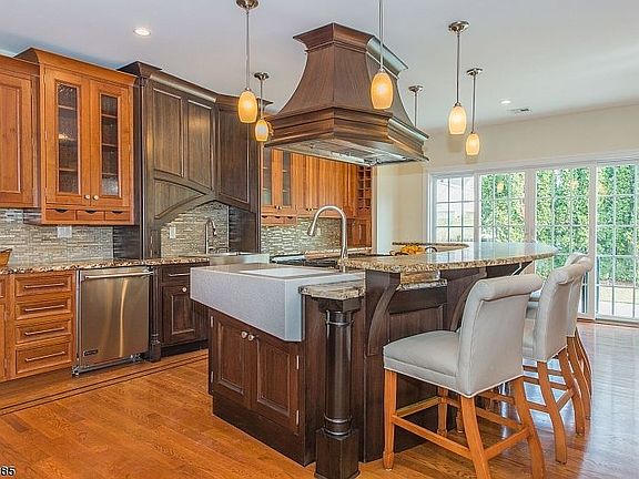 Fab, Two-Tiered Island