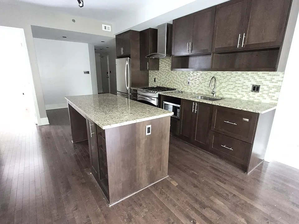 808 Bronson Ave #205