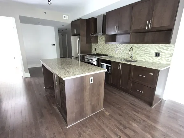 808 Bronson Ave #205, Ottawa, ON K1S 5A4
