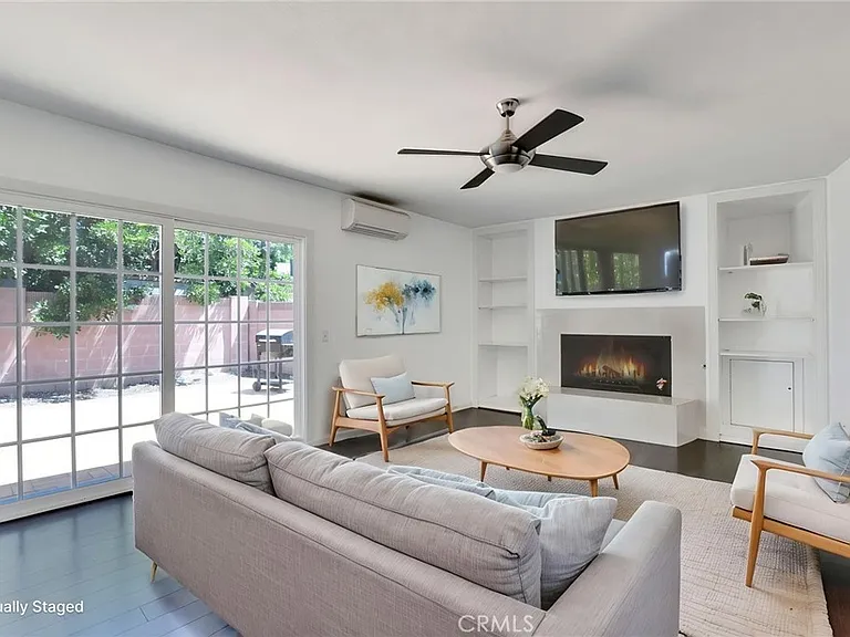1015 E Walnut Ave — Photo 21