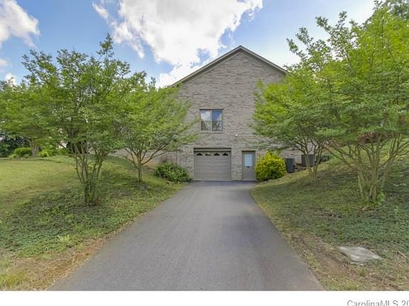 3rd image of 304 Brentwood Dr