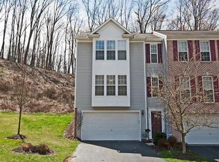 674 Village Green Blvd E, Mars, PA 16046