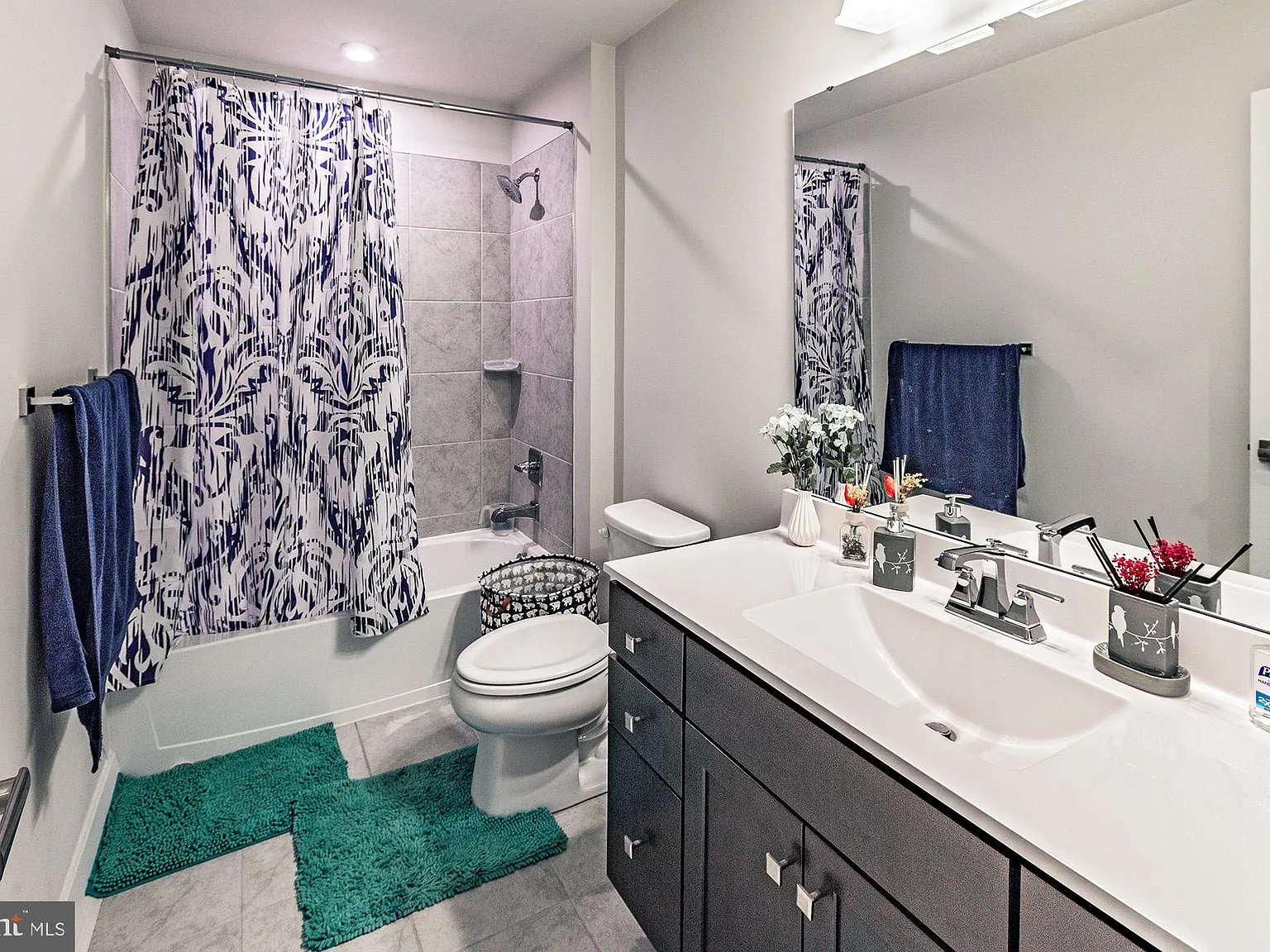 4 bed, 2.5 bath, 3250 sqft, $3,100 — Photo 2