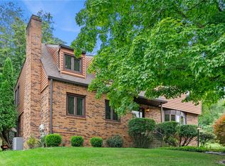 1343 Spreading Oak Dr, Pittsburgh, PA 15220
