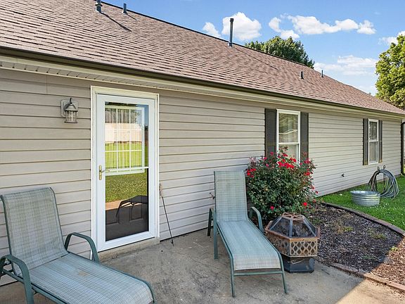 4th image of 2676 Roughedge Rd
