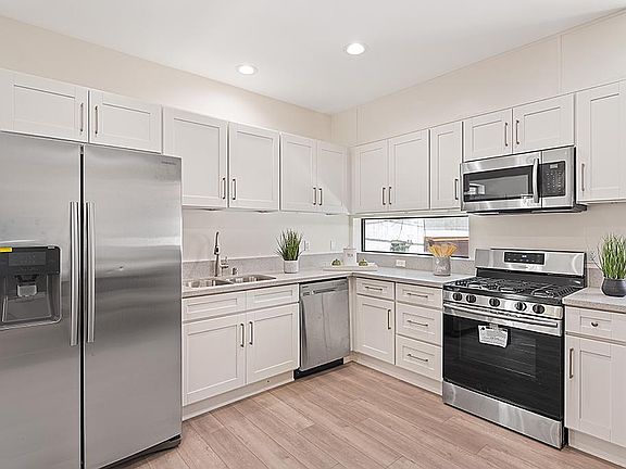 4th image of 14403 Tiara St #6-7