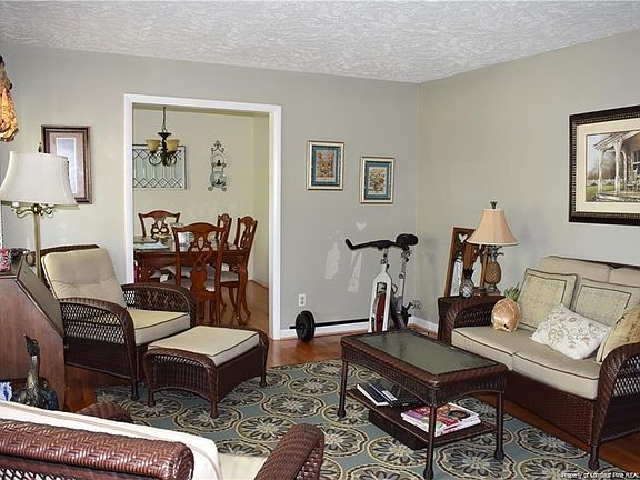 5th image of 523 College Dr