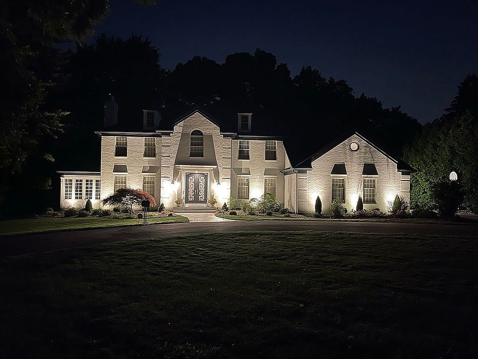 2nd image of 2428 Edgehill Rd